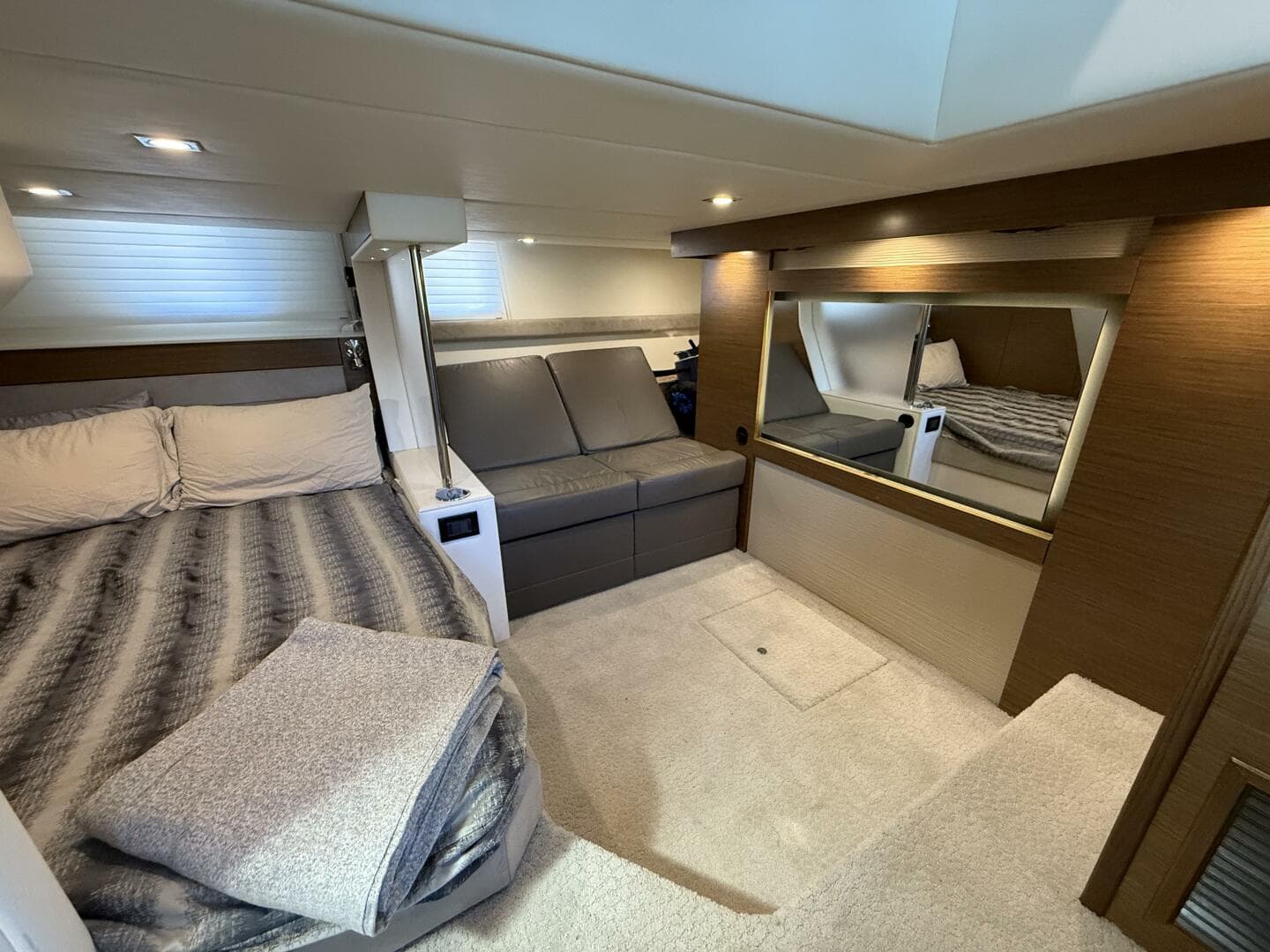 2014 Cruisers Yachts 45 Cantius — photo 29