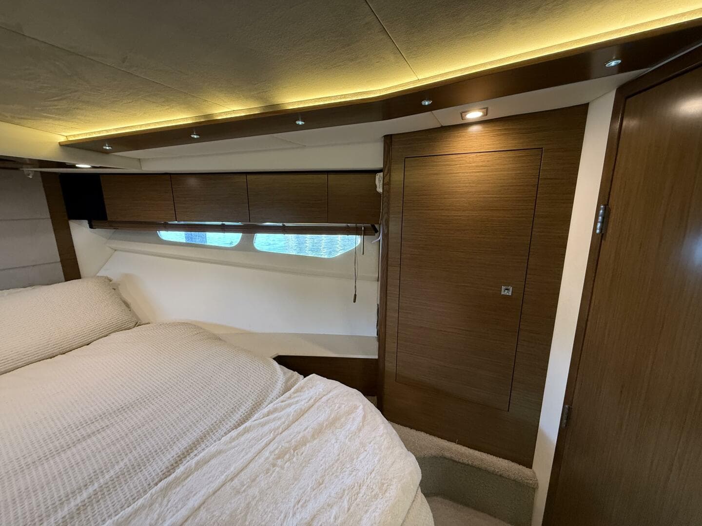 2014 Cruisers Yachts 45 Cantius — photo 23