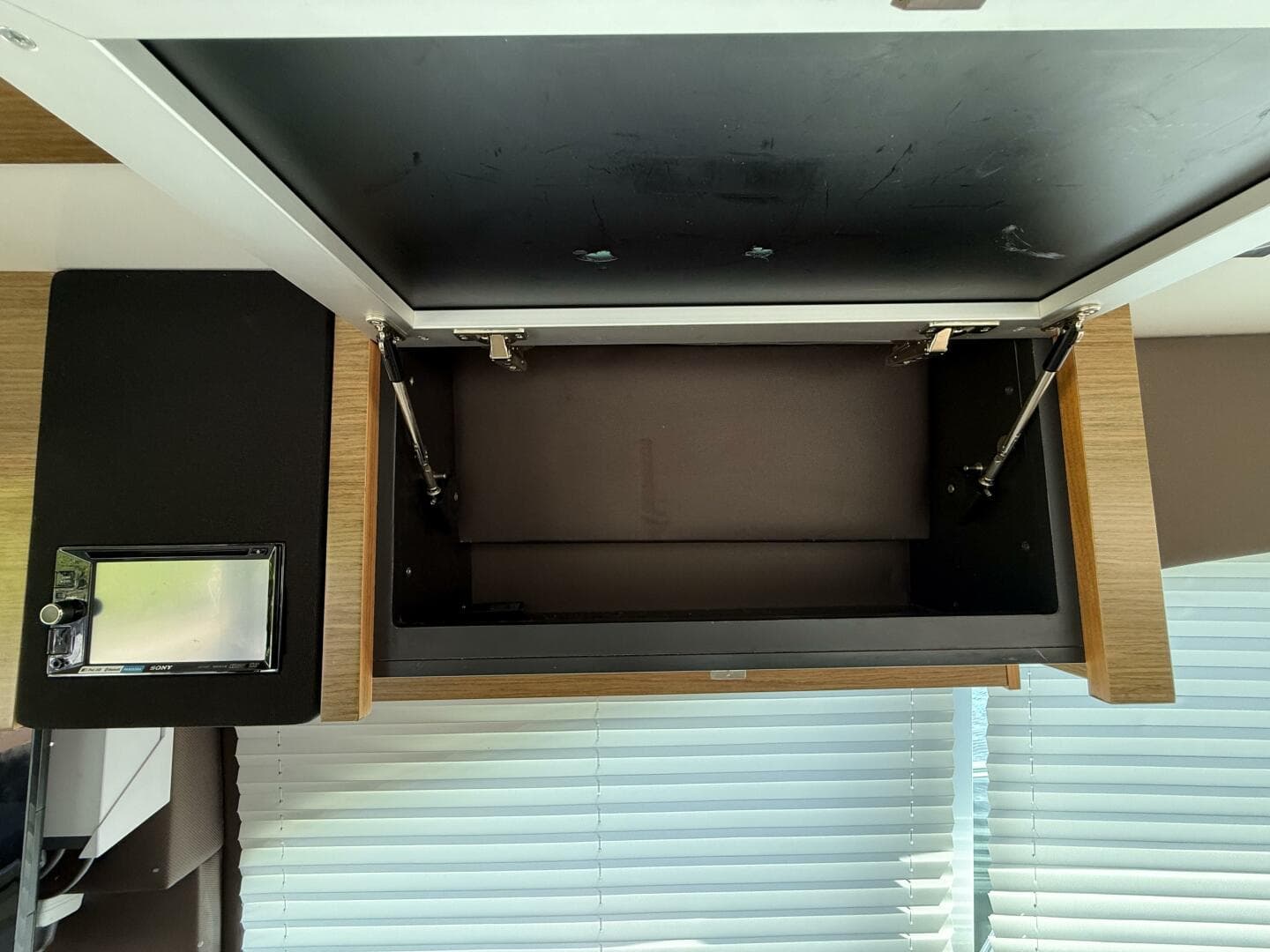 2014 Cruisers Yachts 45 Cantius — photo 10