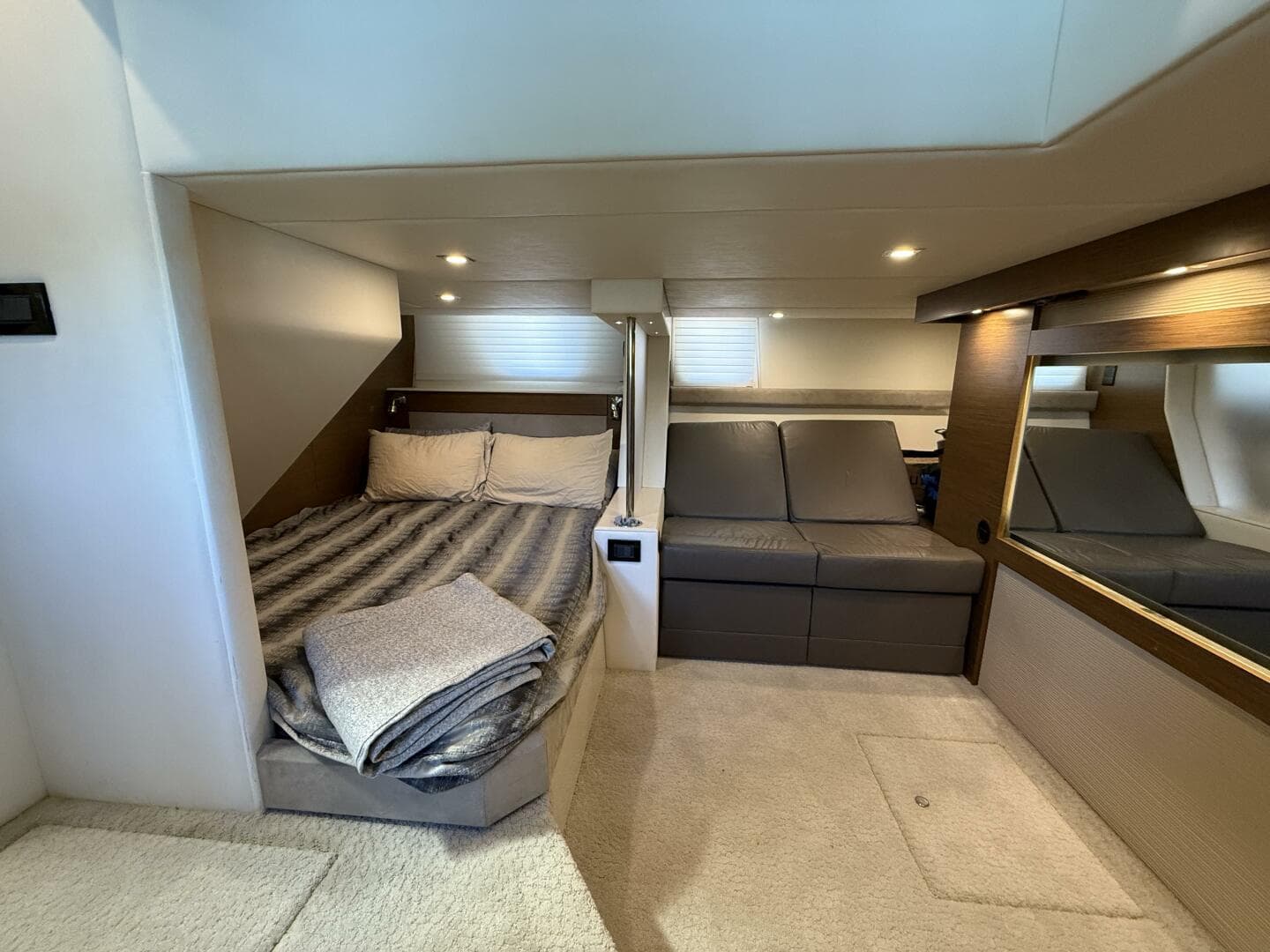 2014 Cruisers Yachts 45 Cantius — photo 30