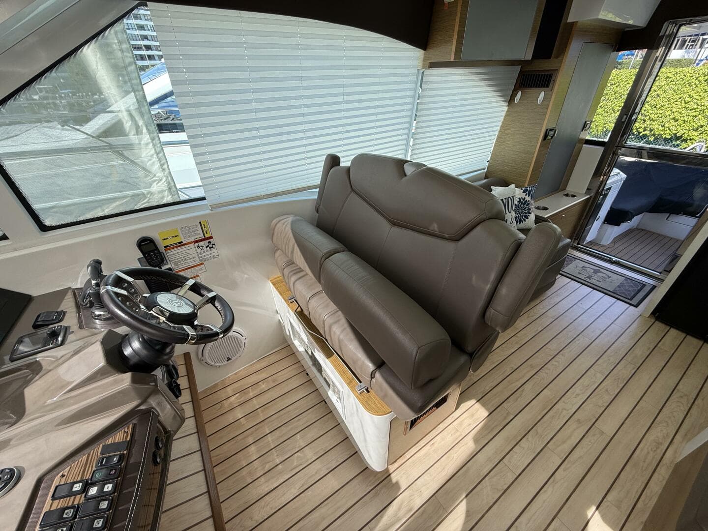 2014 Cruisers Yachts 45 Cantius — photo 16