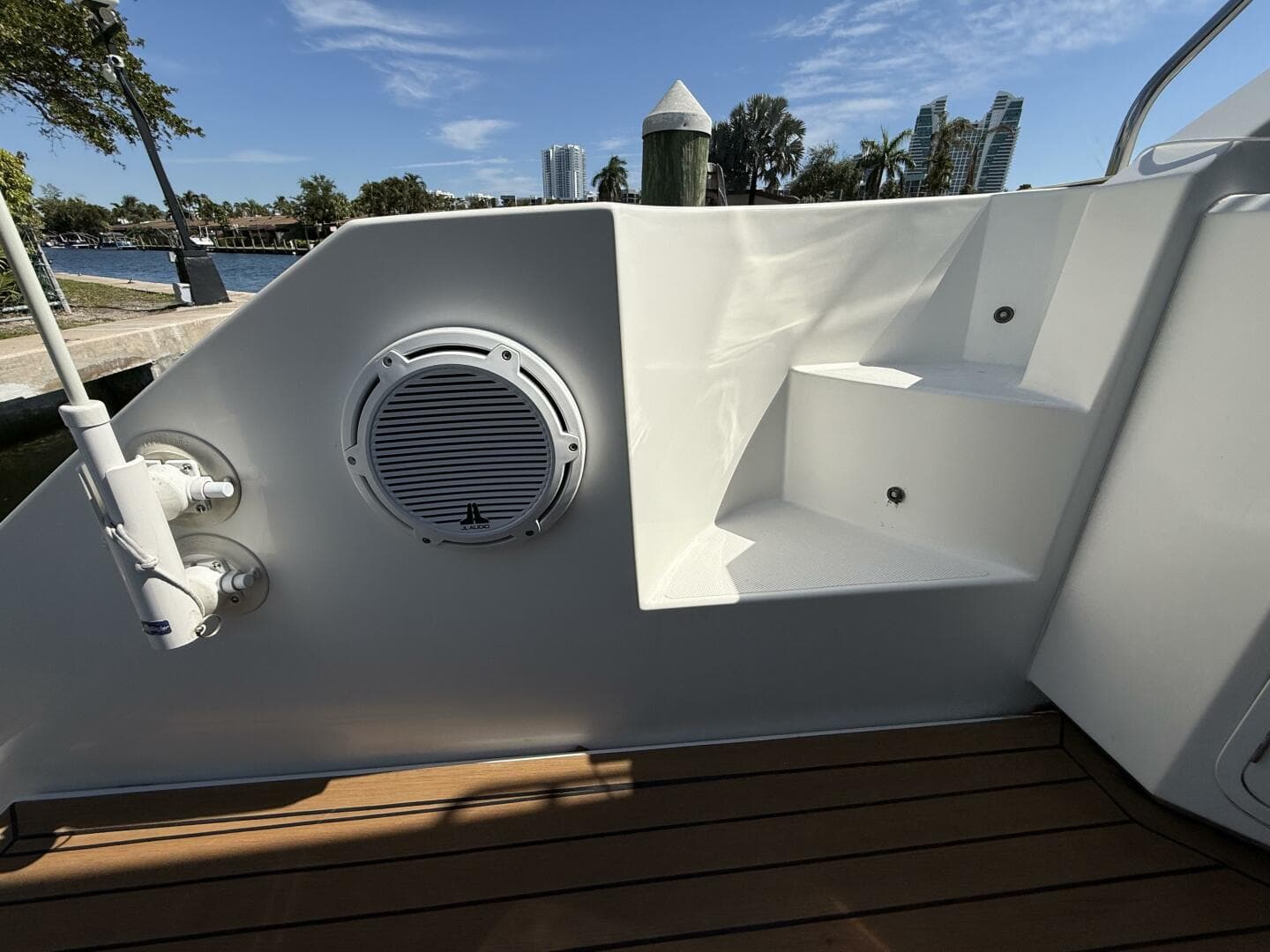 2014 Cruisers Yachts 45 Cantius — photo 39