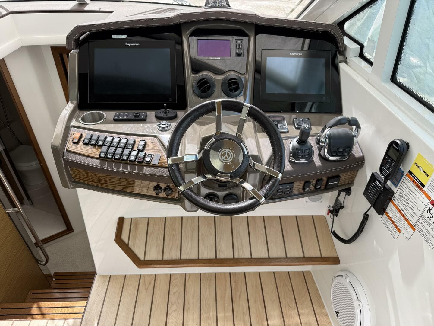 2014 Cruisers Yachts 45 Cantius — photo 15