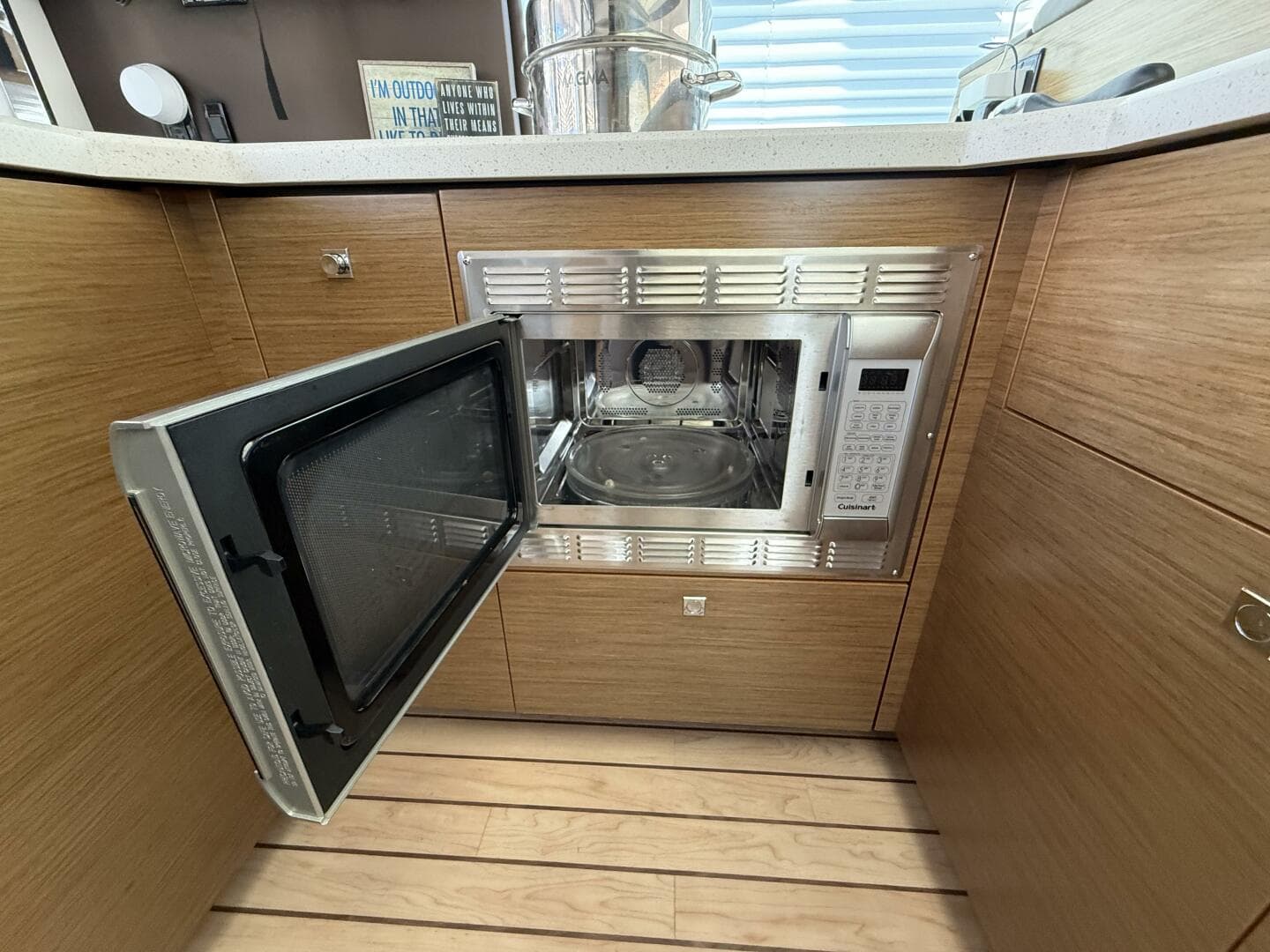 2014 Cruisers Yachts 45 Cantius — photo 8