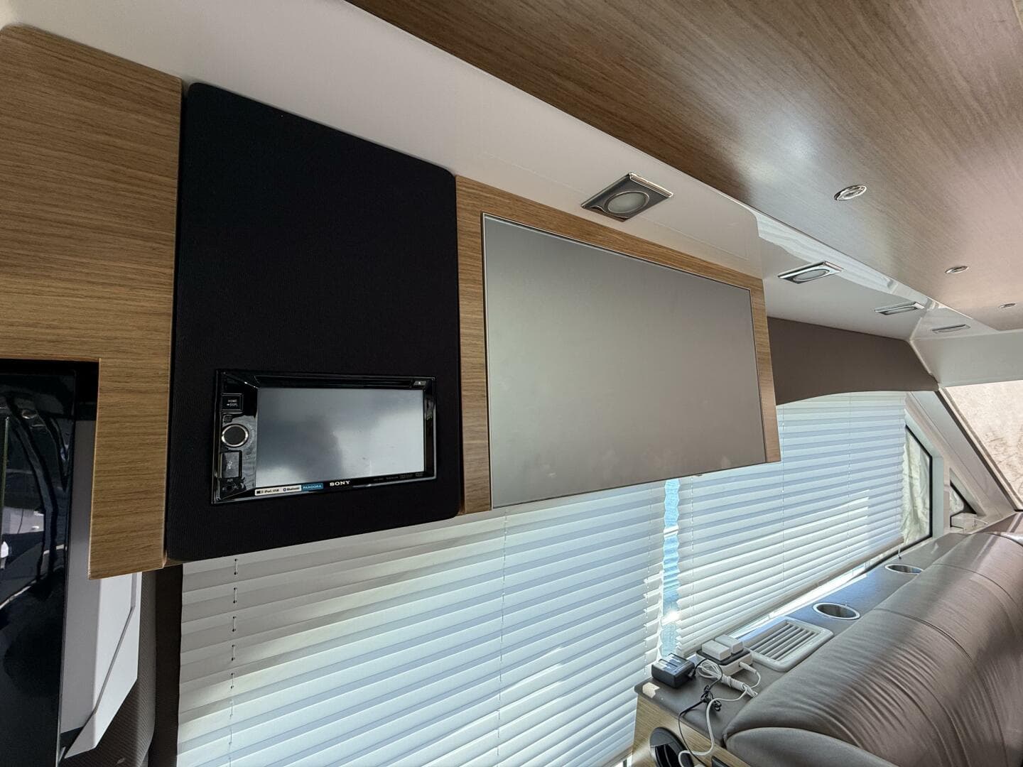 2014 Cruisers Yachts 45 Cantius — photo 9