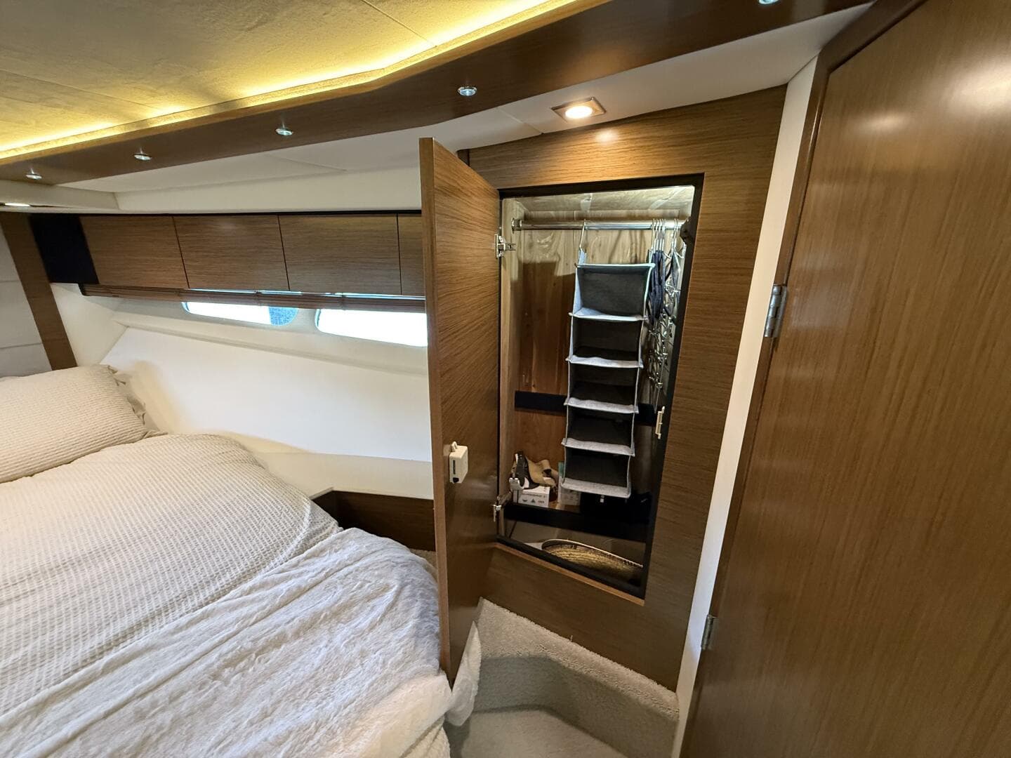 2014 Cruisers Yachts 45 Cantius — photo 22