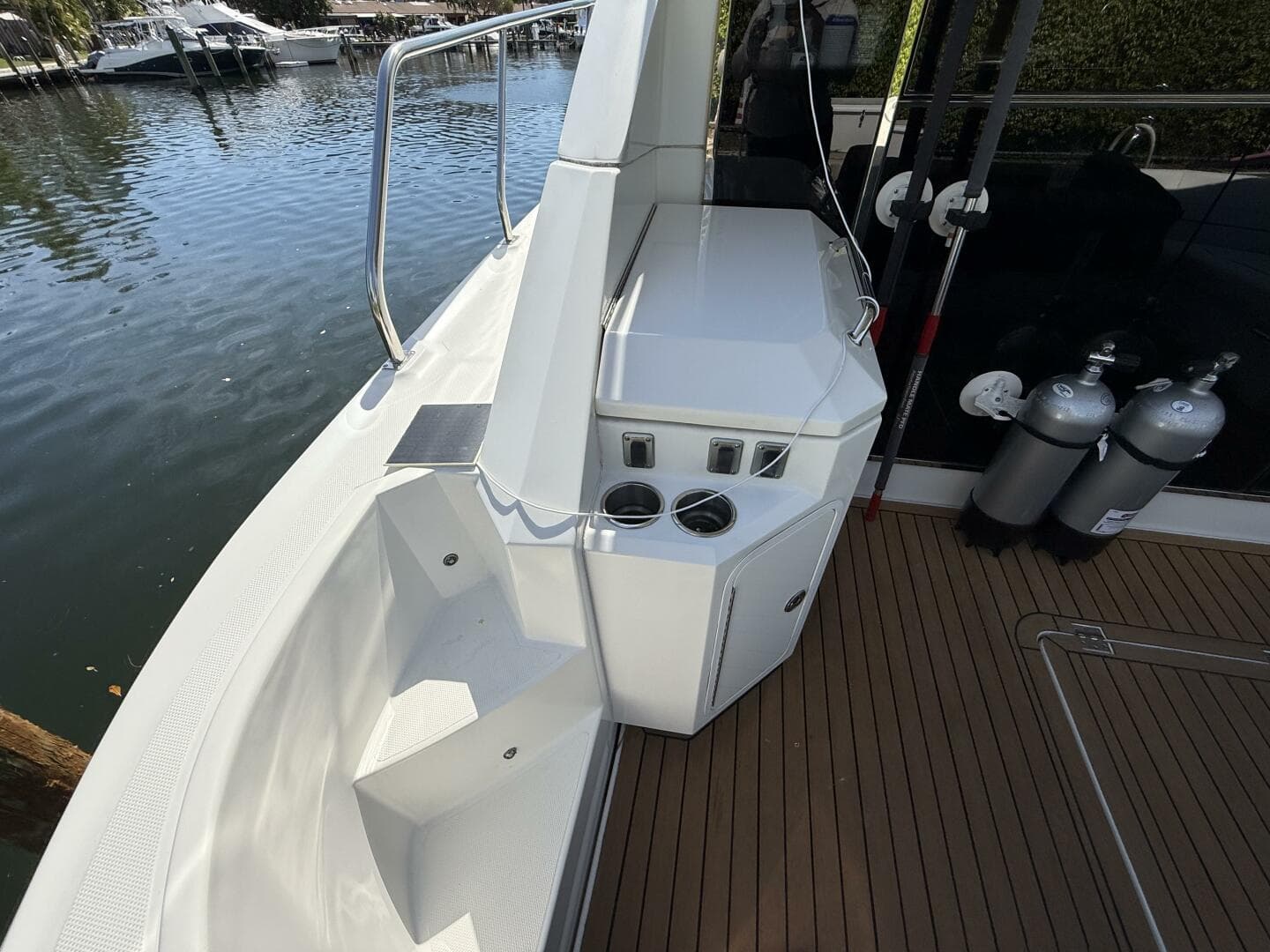 2014 Cruisers Yachts 45 Cantius — photo 37