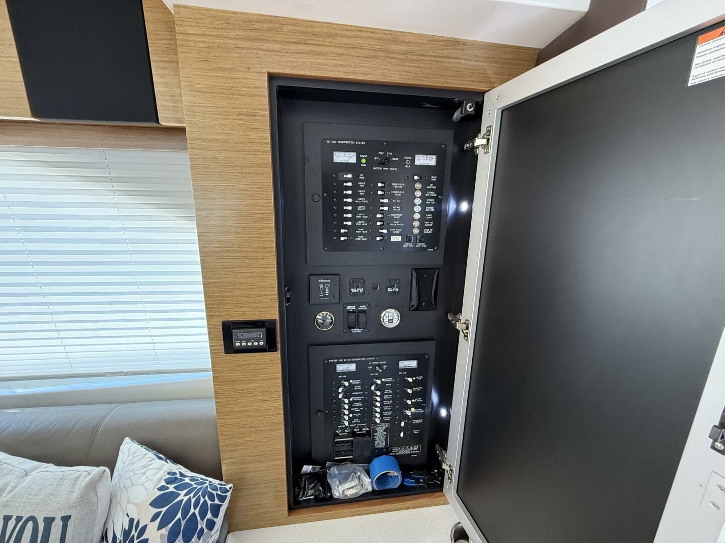 2014 Cruisers Yachts 45 Cantius — photo 17