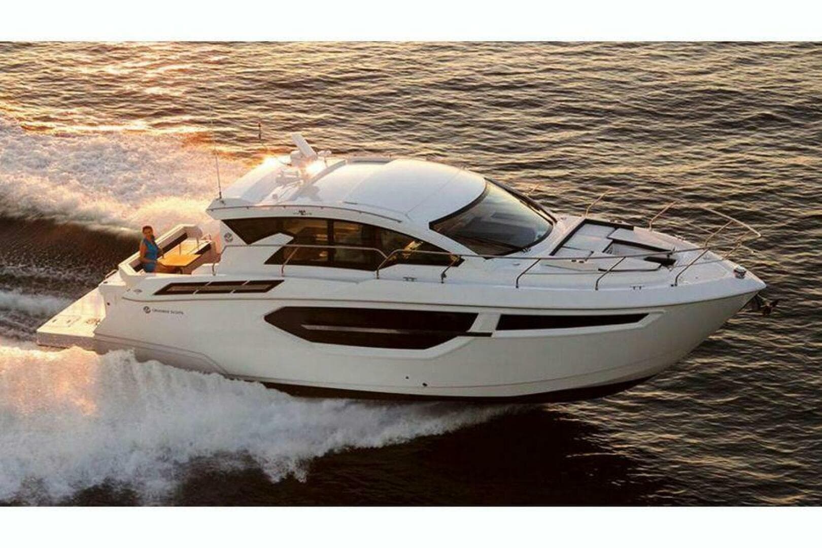 2018 Cruisers Yachts 42 Cantius — photo 2