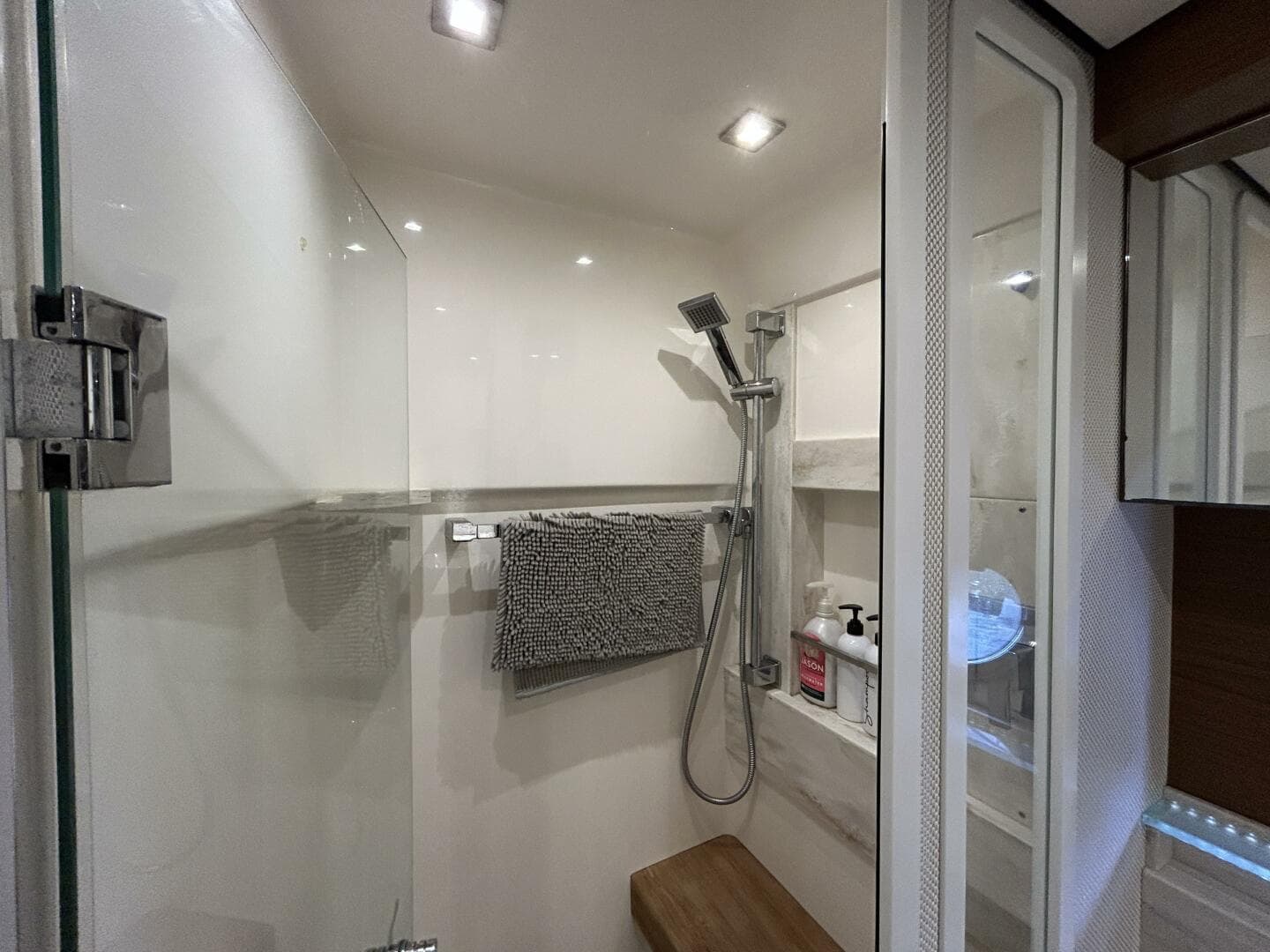 2015 Tiara Yachts C44 Coupe — photo 20