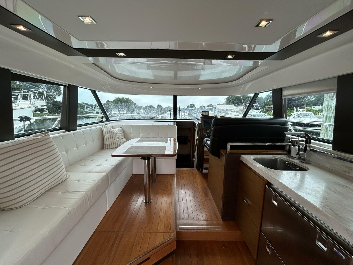 2015 Tiara Yachts C44 Coupe — photo 7
