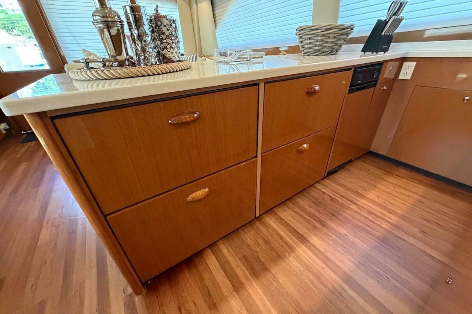 2004 Viking 56 Convertible — photo 19