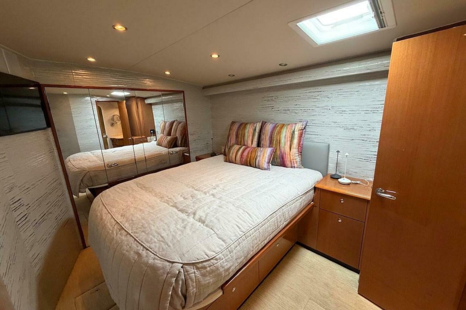 2004 Viking 56 Convertible — photo 22