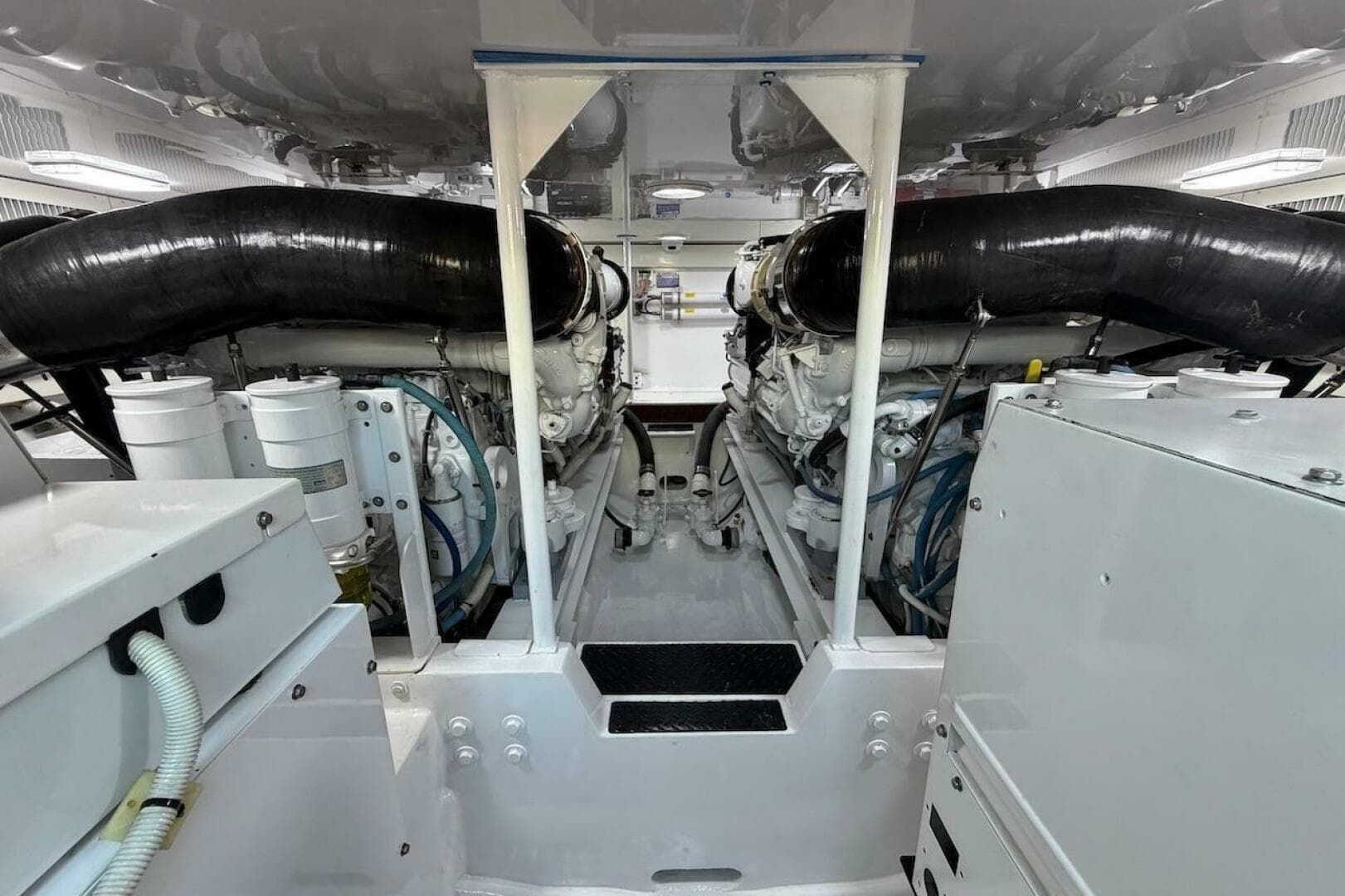 2004 Viking 56 Convertible — photo 31