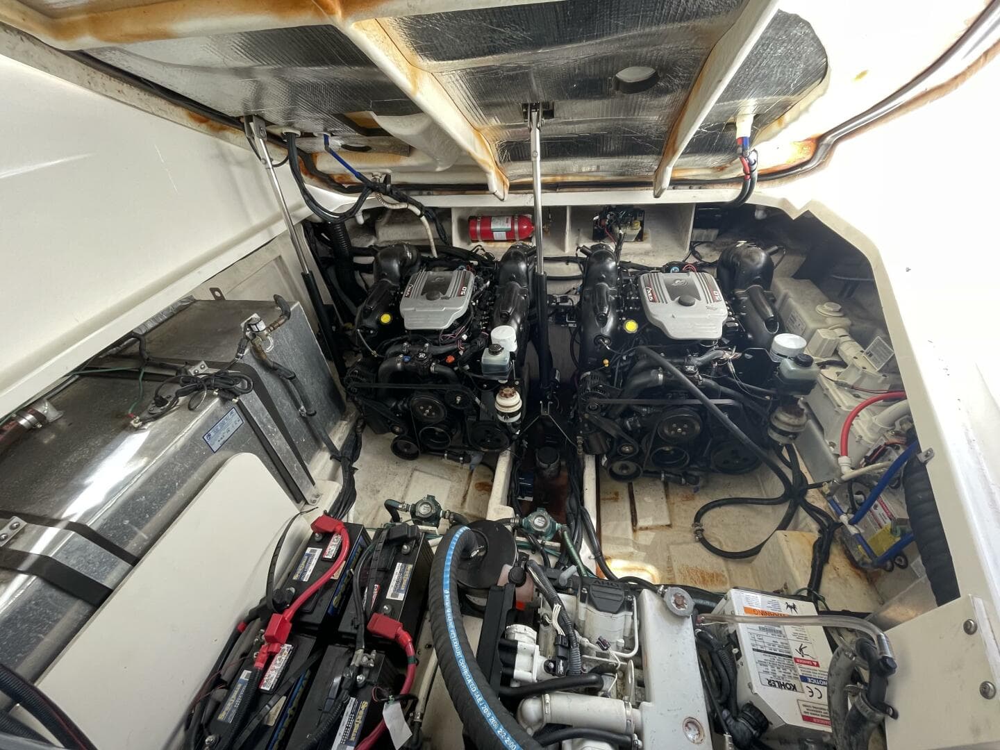 2010 Sea Ray 330 Sundancer — photo 17