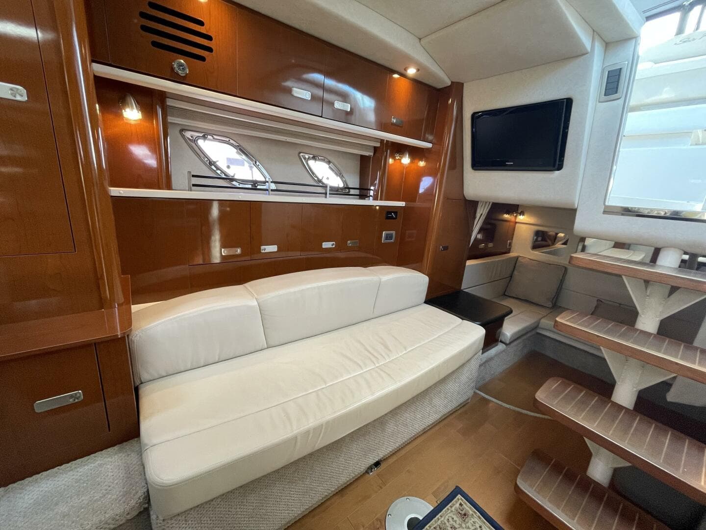 2010 Sea Ray 330 Sundancer — photo 15