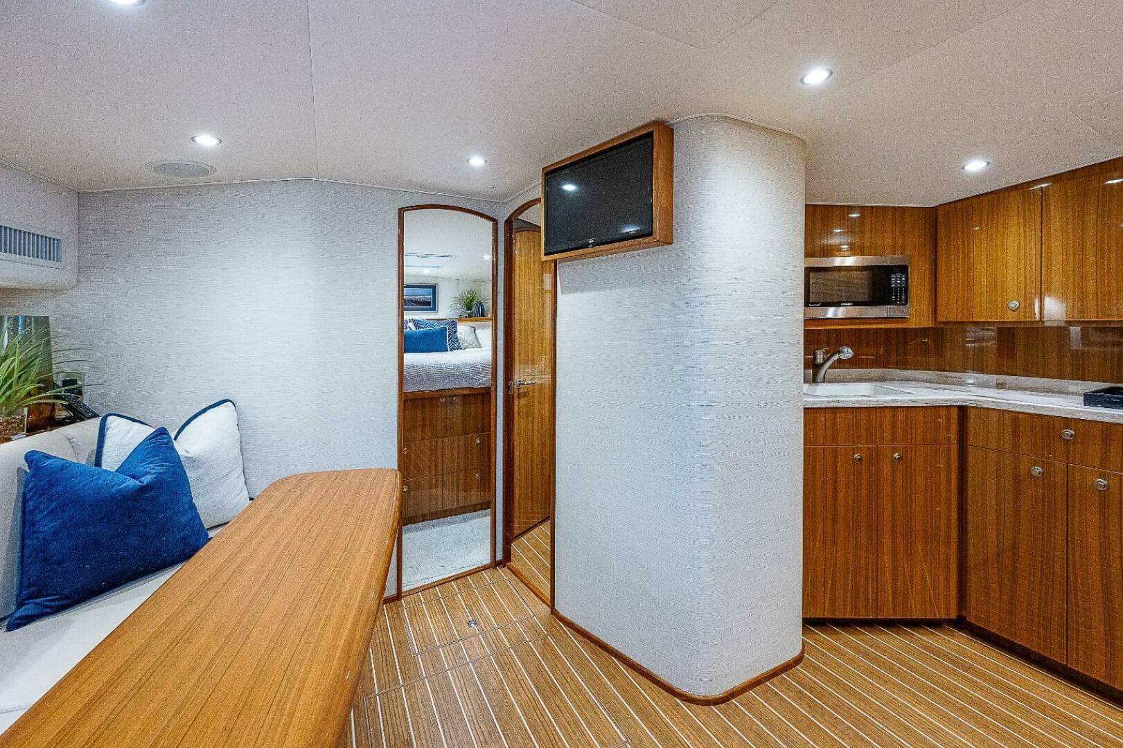 2021 Viking 44 Open — photo 5