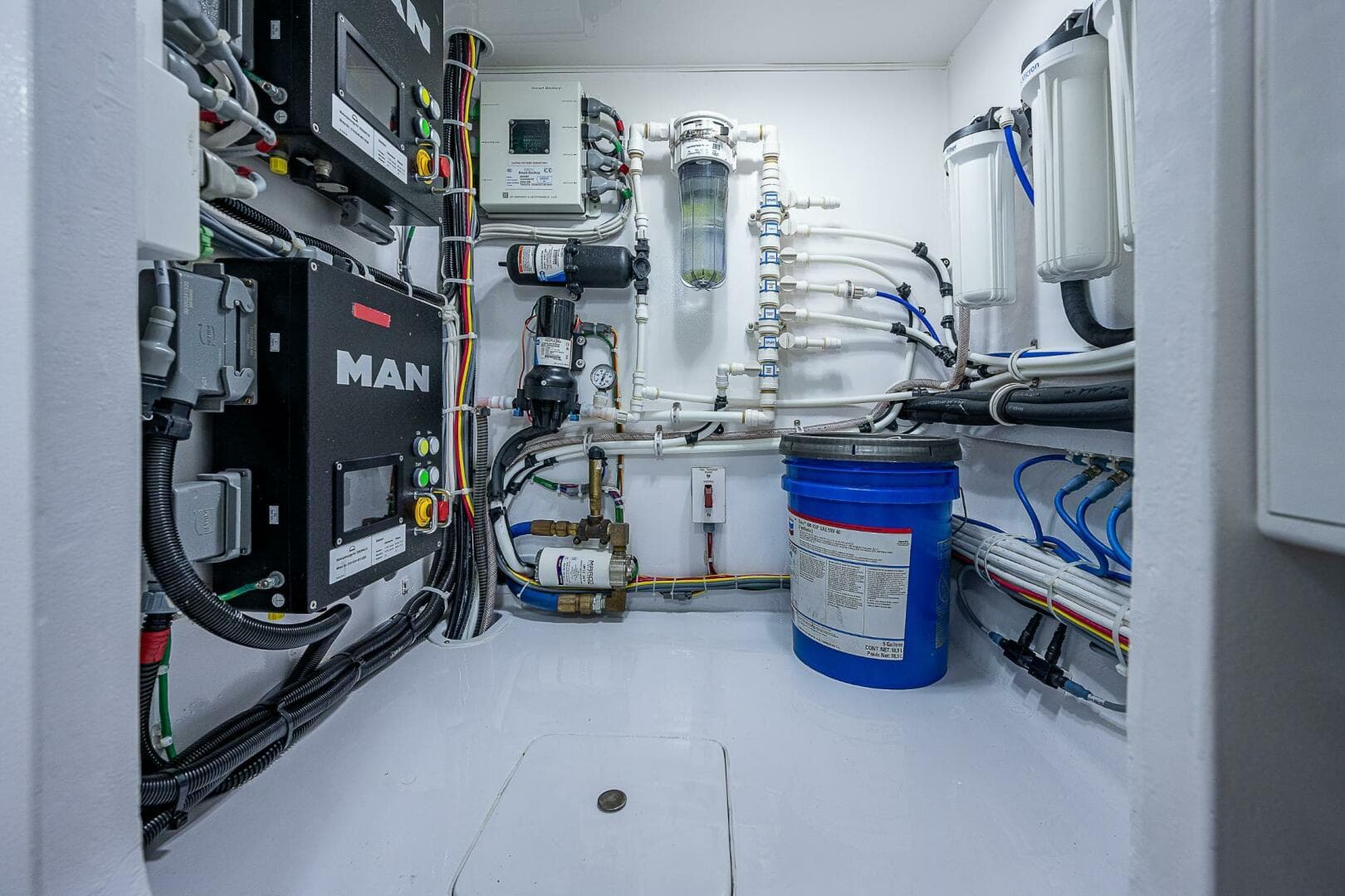 2021 Viking 44 Open — photo 25