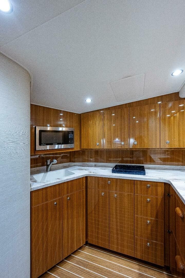 2021 Viking 44 Open — photo 7