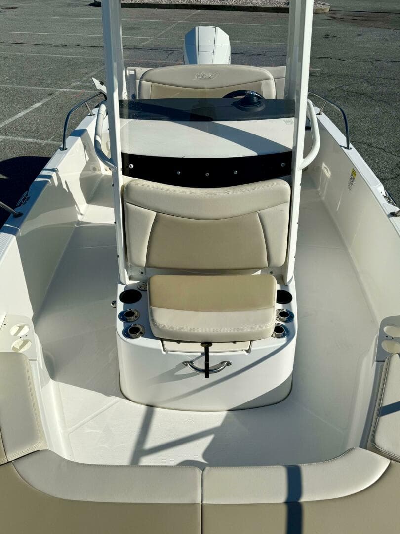 2020 Boston Whaler 210 Dauntless — photo 45