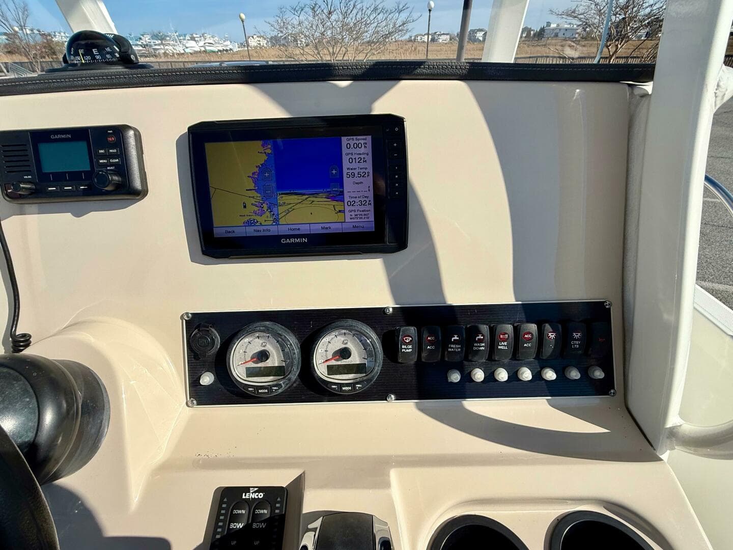 2020 Boston Whaler 210 Dauntless — photo 23