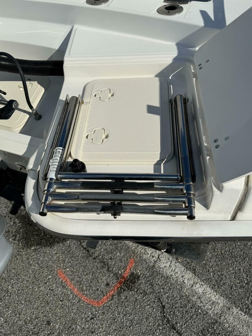2020 Boston Whaler 210 Dauntless — photo 12