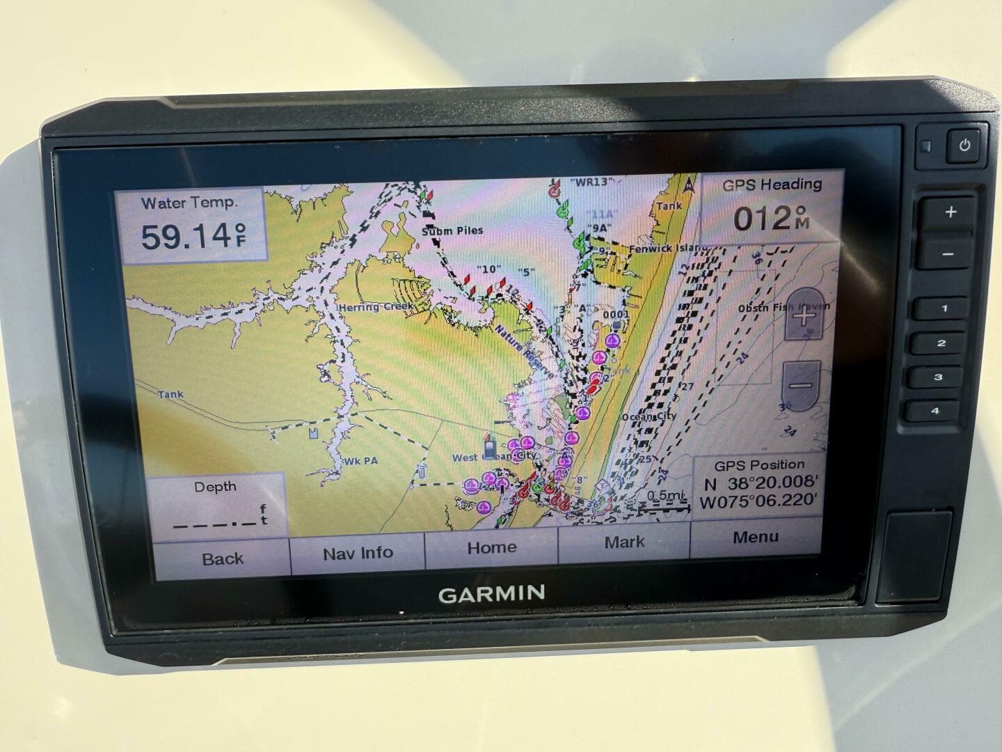 2020 Boston Whaler 210 Dauntless — photo 24