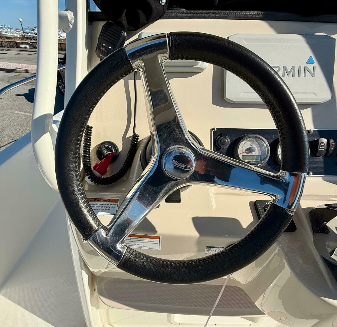 2020 Boston Whaler 210 Dauntless — photo 22