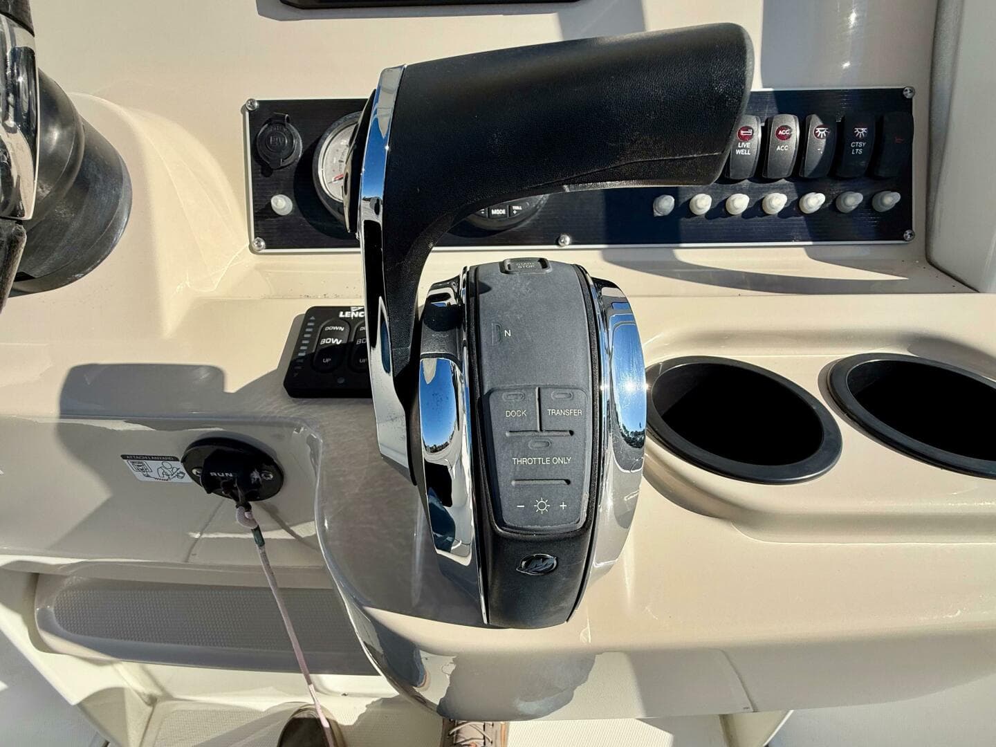 2020 Boston Whaler 210 Dauntless — photo 30