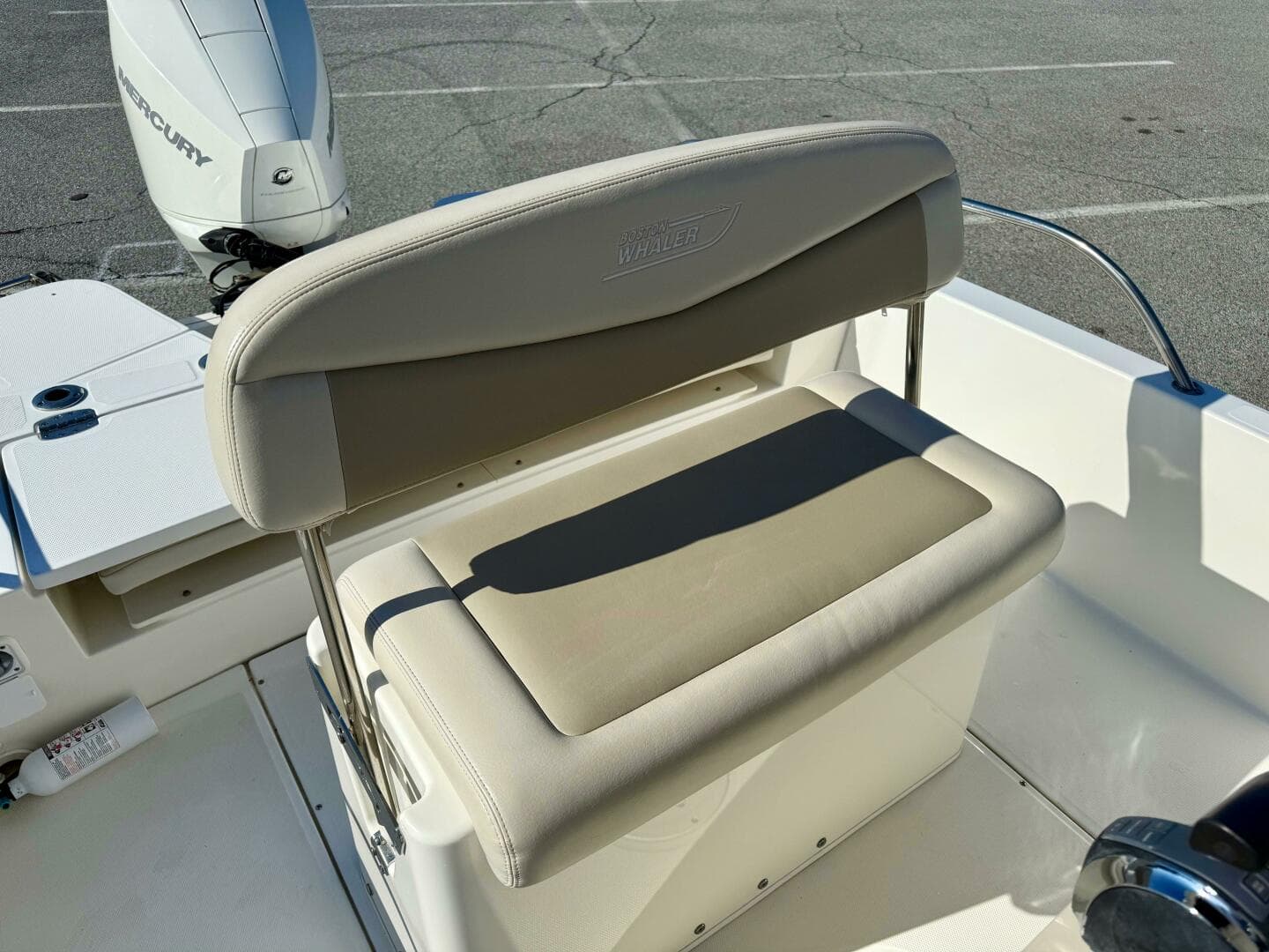 2020 Boston Whaler 210 Dauntless — photo 36