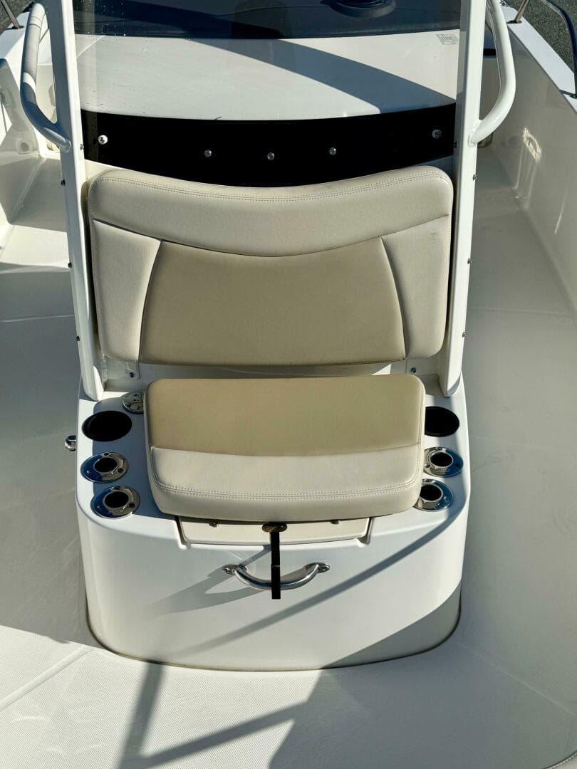 2020 Boston Whaler 210 Dauntless — photo 44