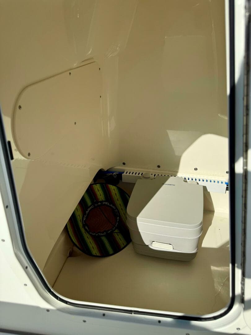 2020 Boston Whaler 210 Dauntless — photo 39