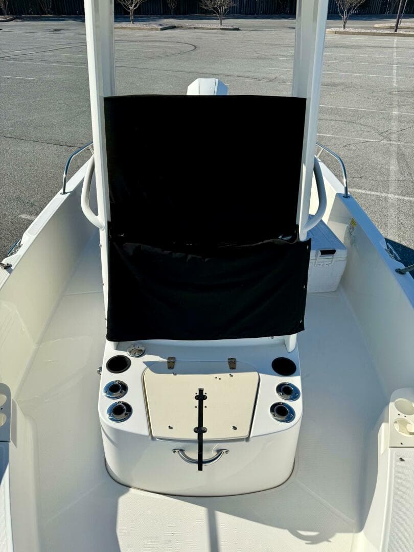 2020 Boston Whaler 210 Dauntless — photo 20