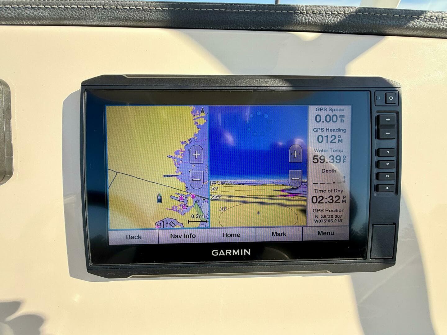 2020 Boston Whaler 210 Dauntless — photo 26