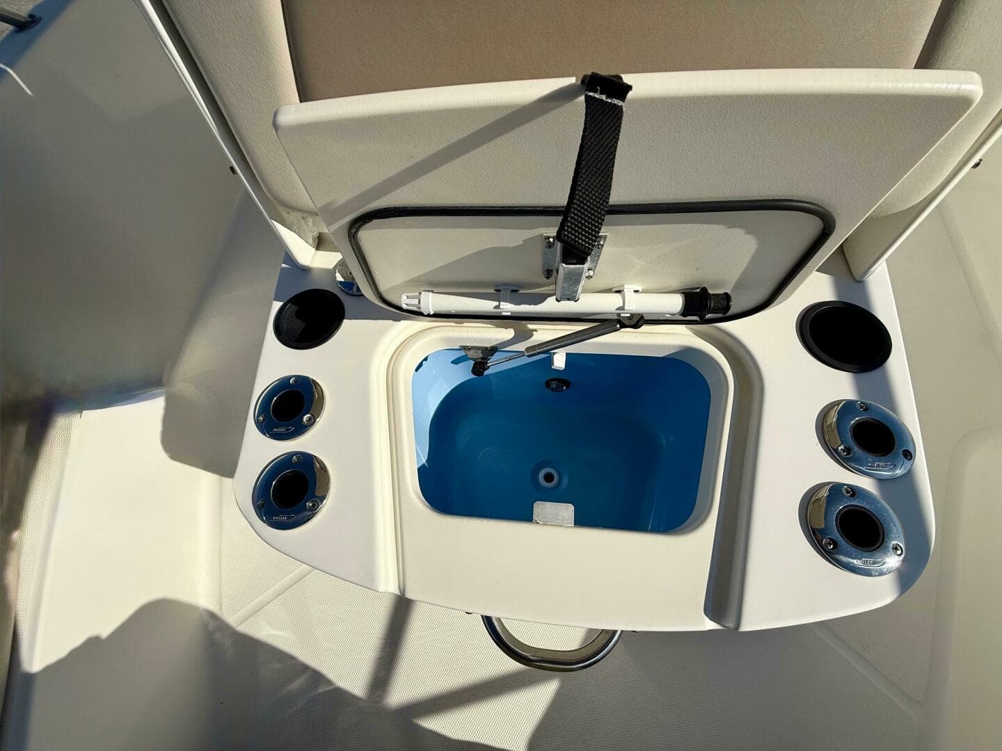 2020 Boston Whaler 210 Dauntless — photo 46