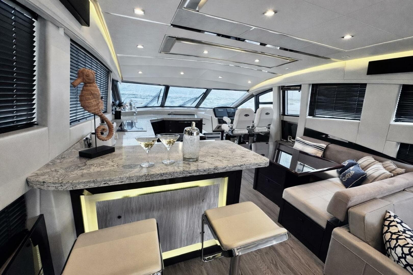 2018 Sea Ray L650 Fly — photo 23