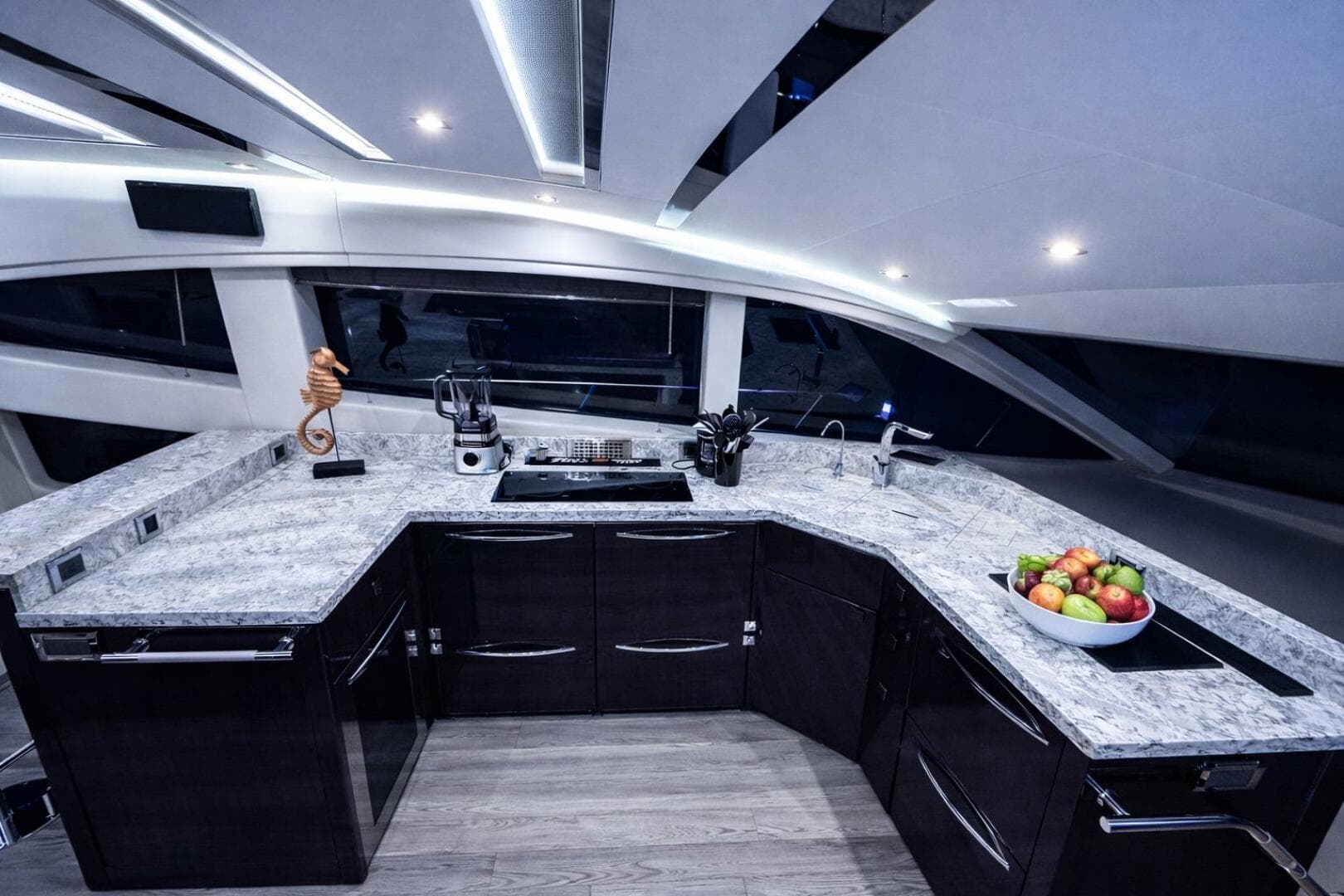 2018 Sea Ray L650 Fly — photo 27