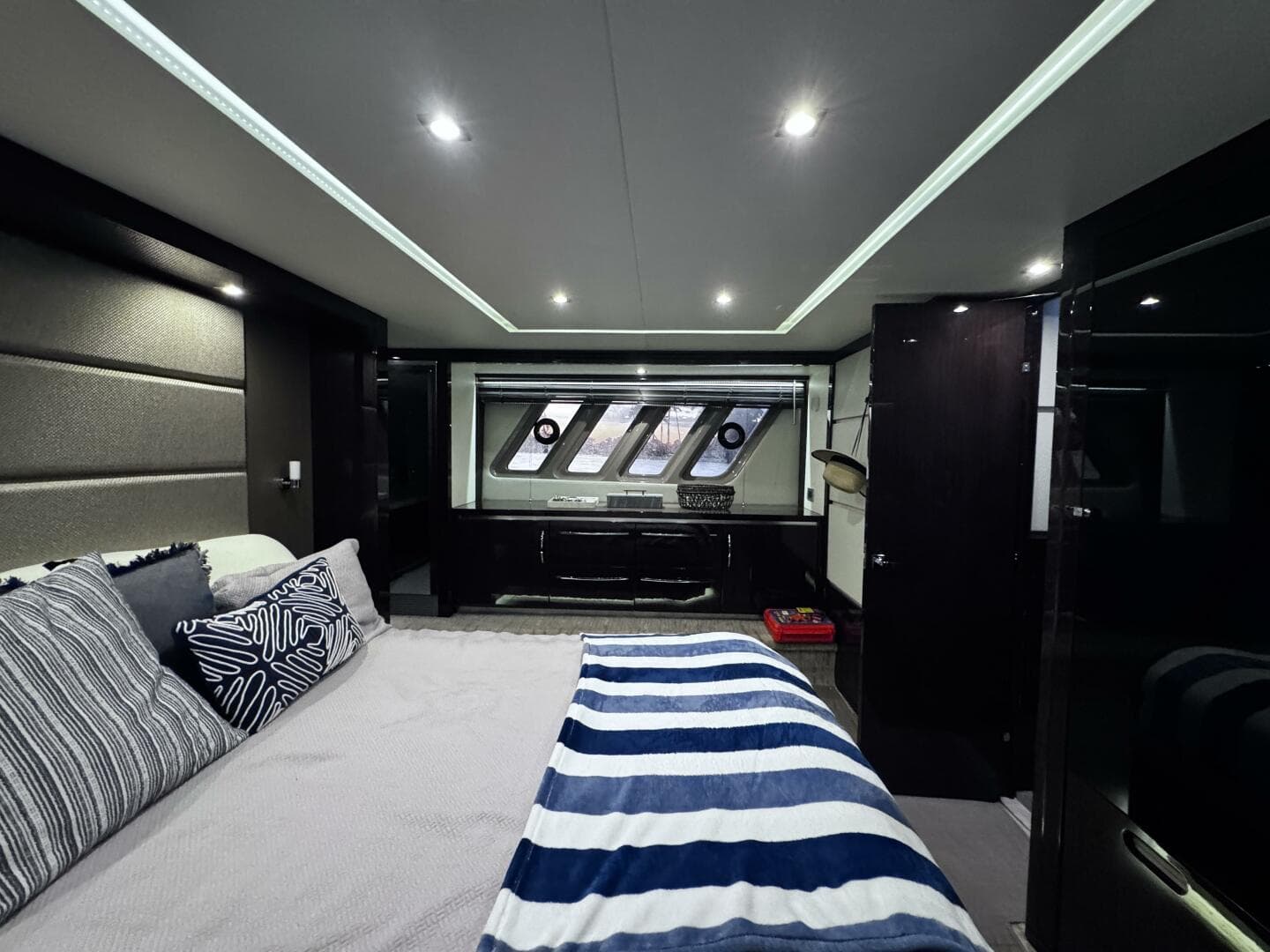 2018 Sea Ray L650 Fly — photo 35