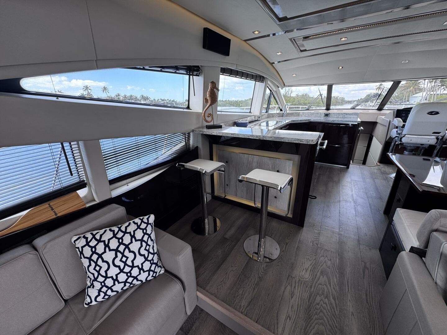2018 Sea Ray L650 Fly — photo 21