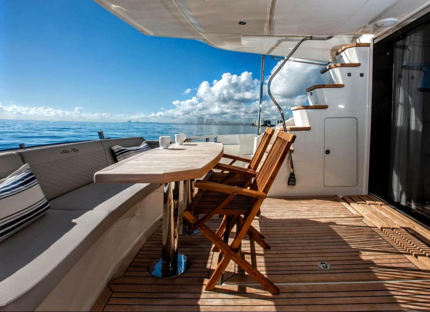 2018 Sea Ray L650 Fly — photo 15