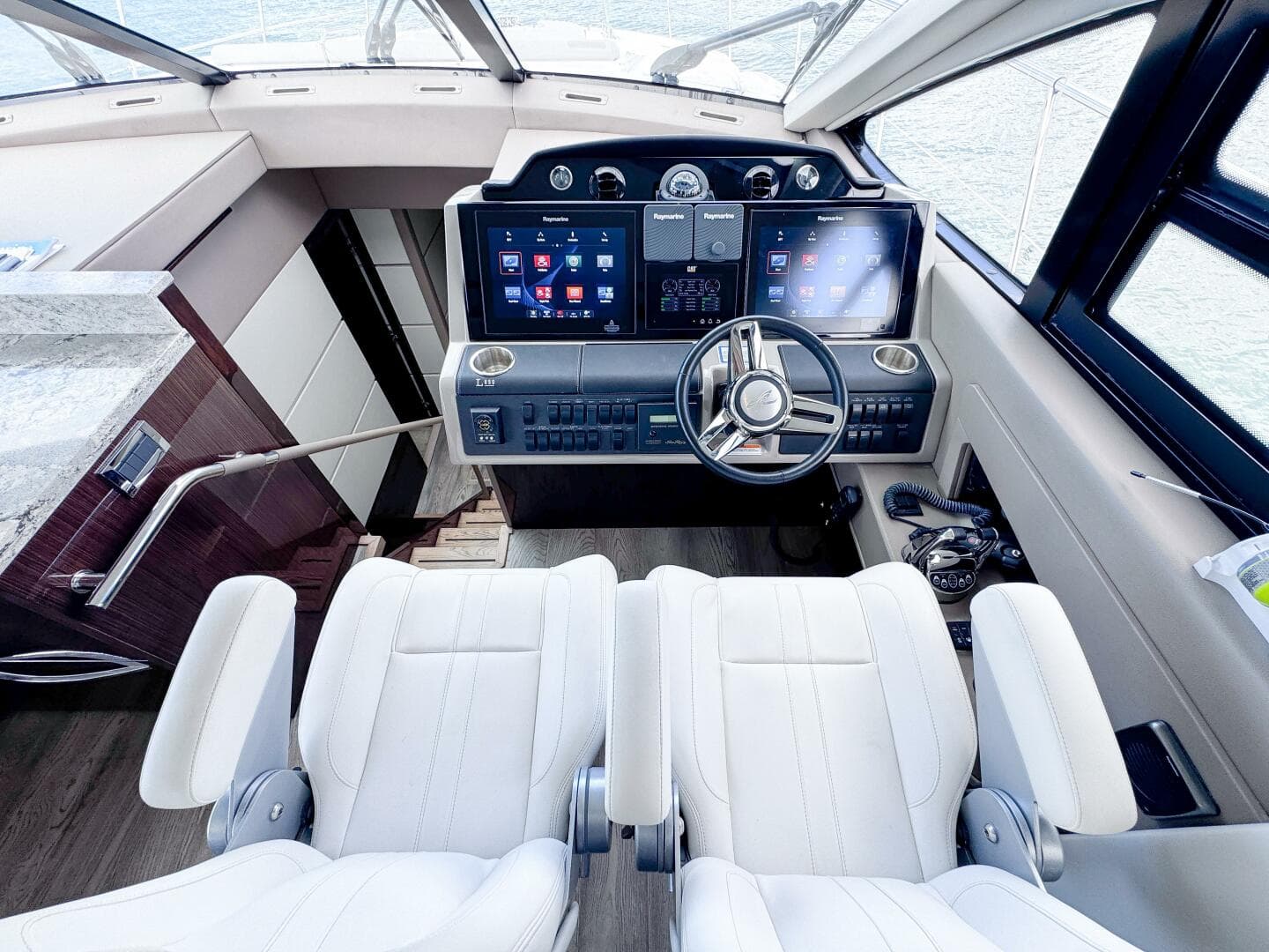 2018 Sea Ray L650 Fly — photo 33