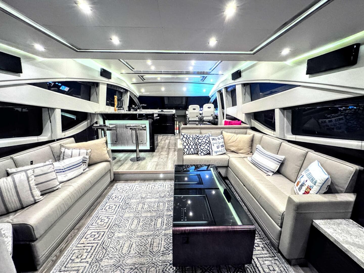 2018 Sea Ray L650 Fly — photo 18