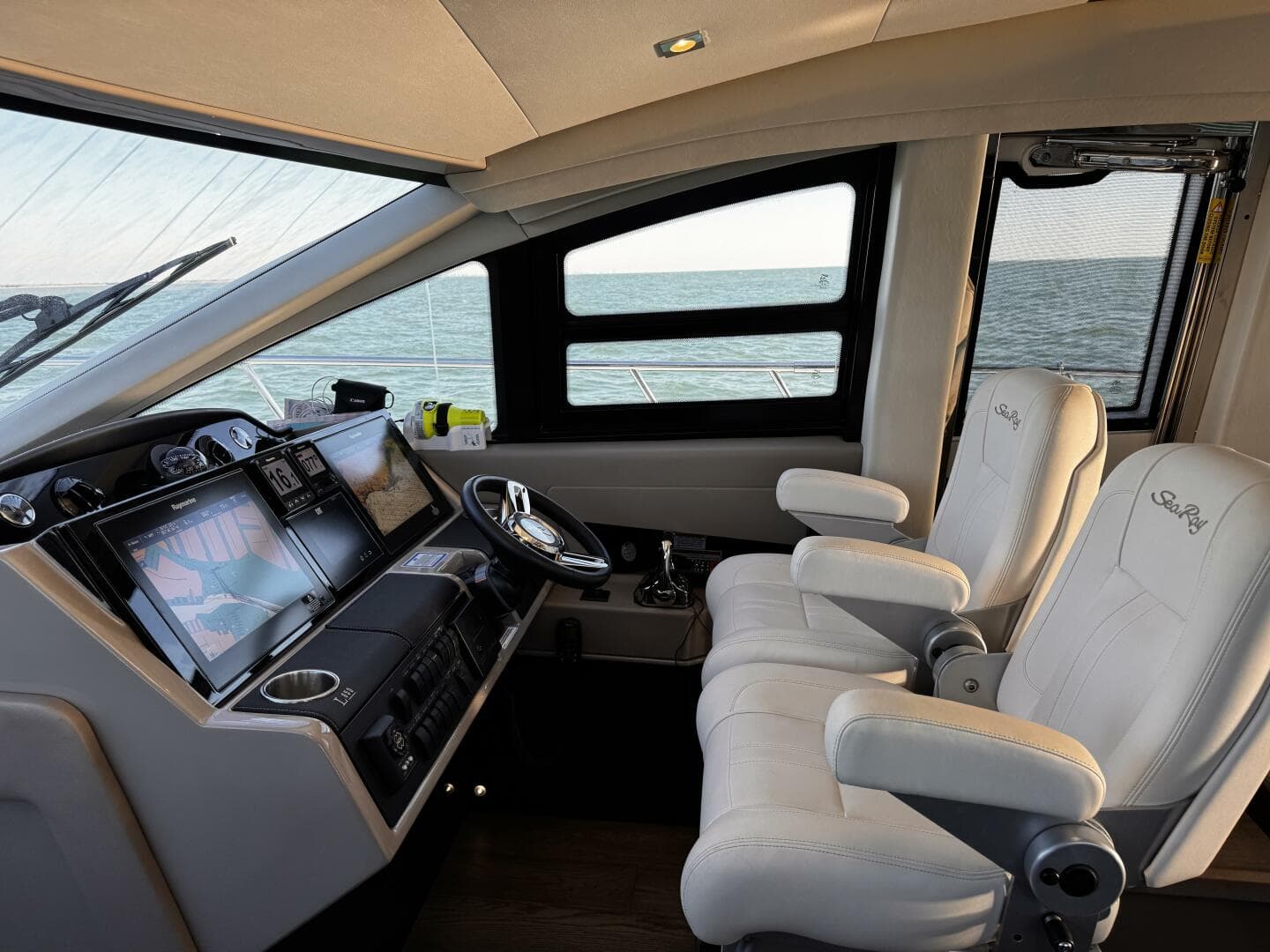 2018 Sea Ray L650 Fly — photo 31