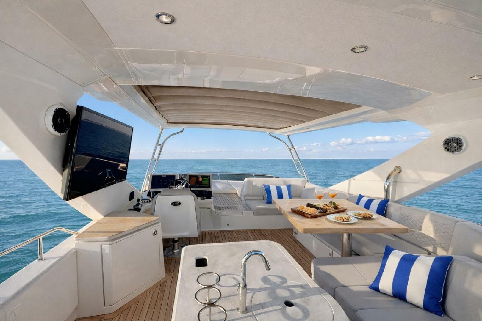 2018 Sea Ray L650 Fly — photo 41