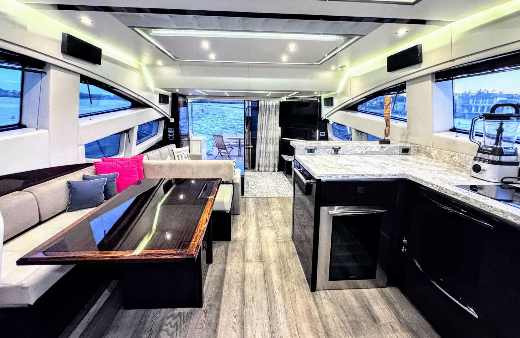 2018 Sea Ray L650 Fly — photo 28