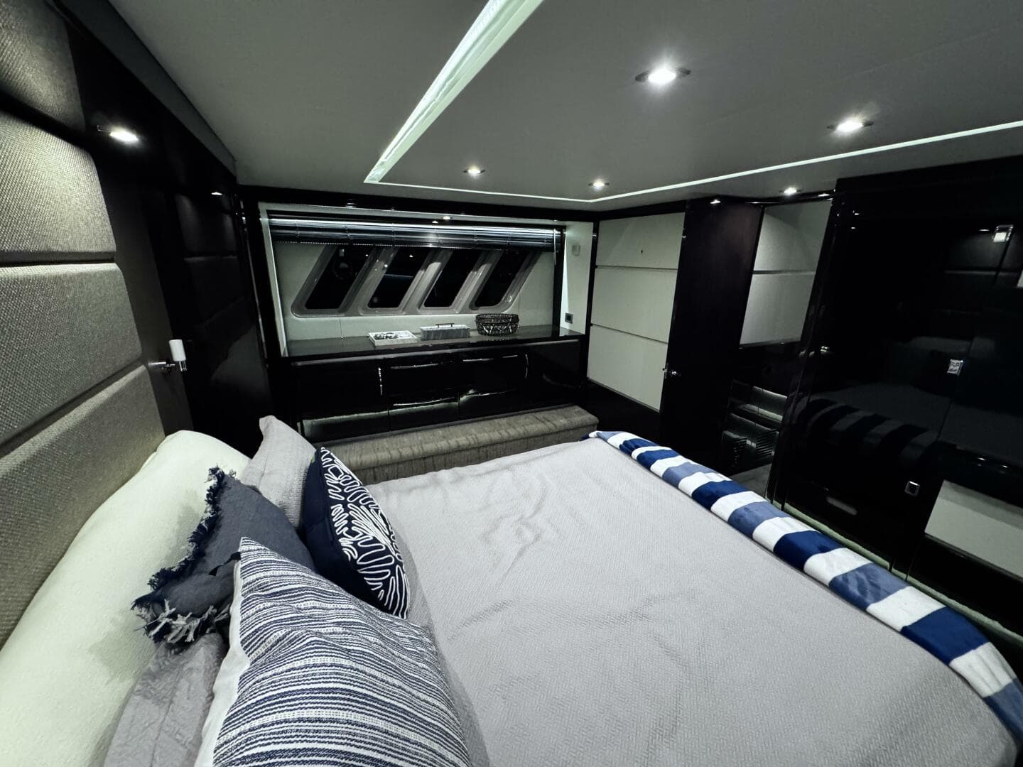 2018 Sea Ray L650 Fly — photo 36