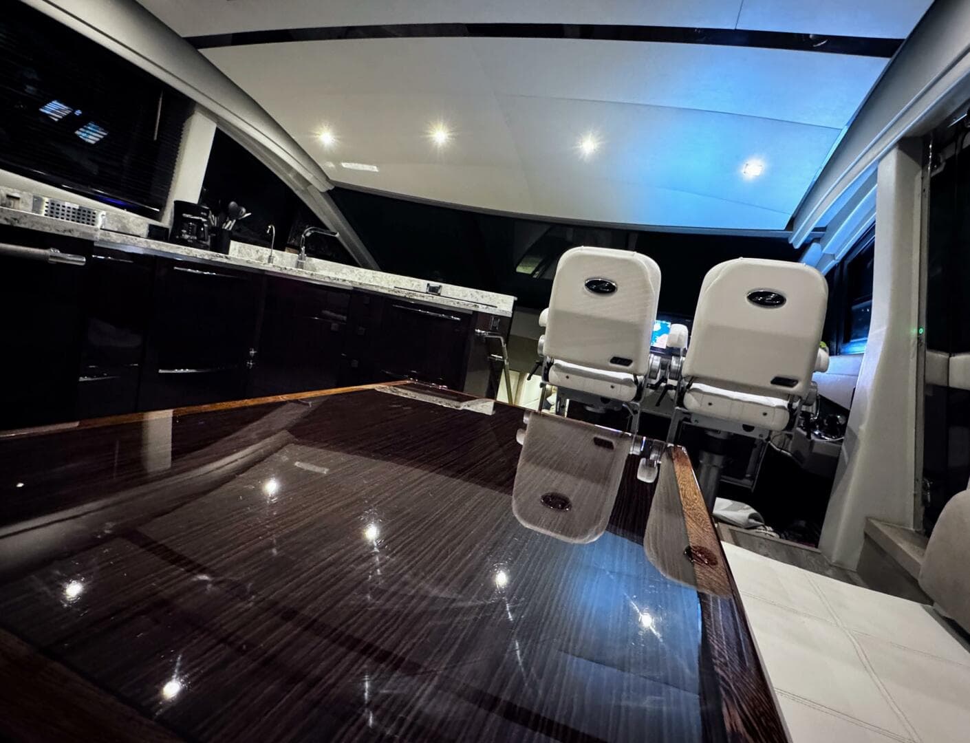 2018 Sea Ray L650 Fly — photo 24