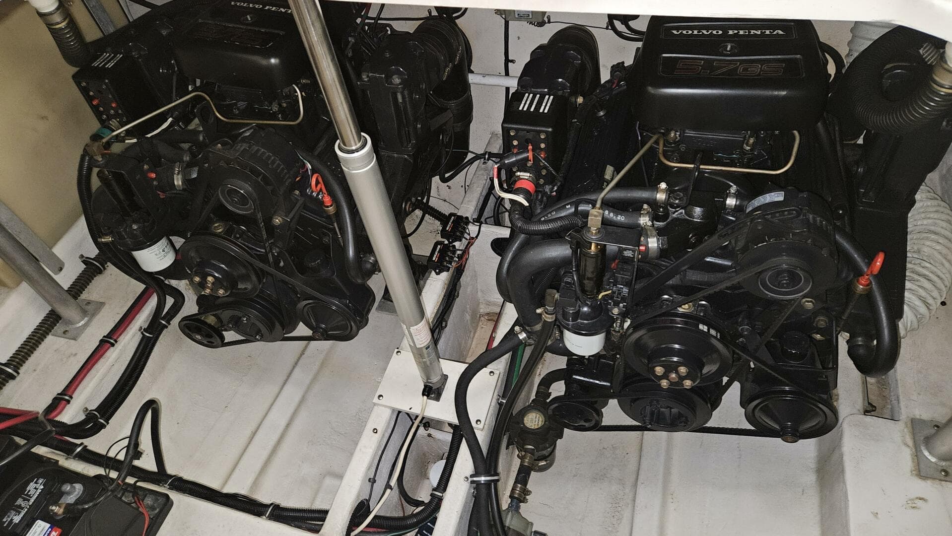 1998 Chris-Craft 320 Express Cruiser — photo 32