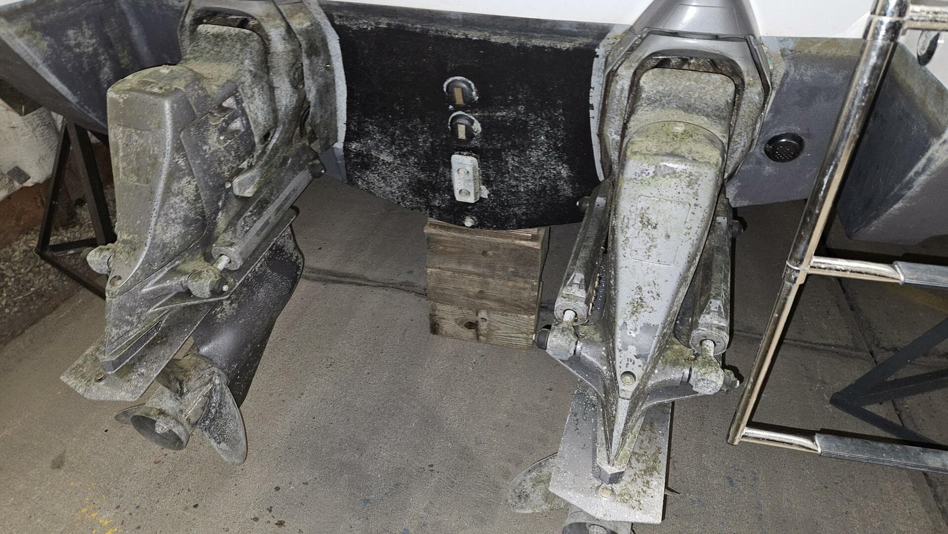 1998 Chris-Craft 320 Express Cruiser — photo 31