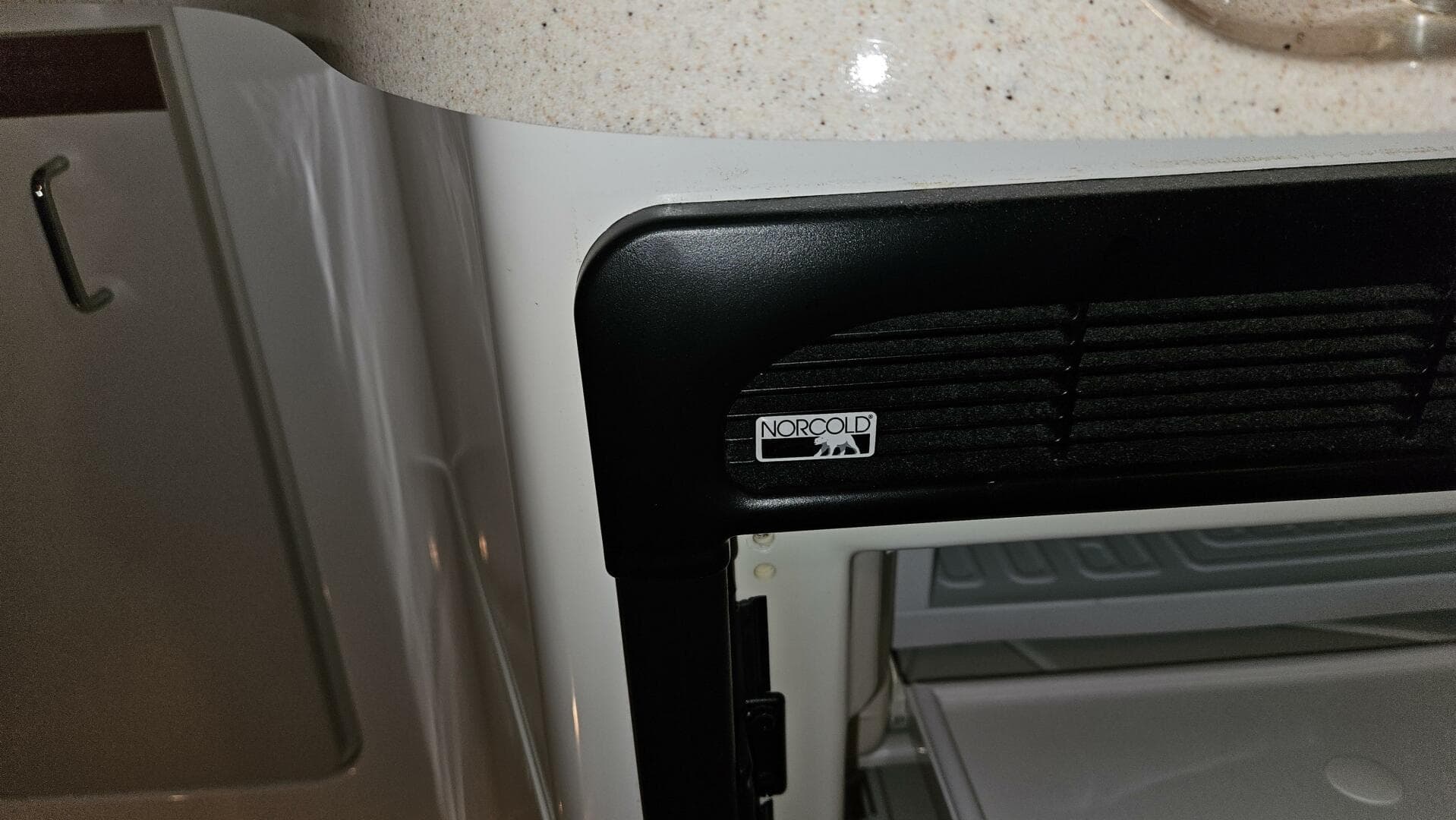 1998 Chris-Craft 320 Express Cruiser — photo 25